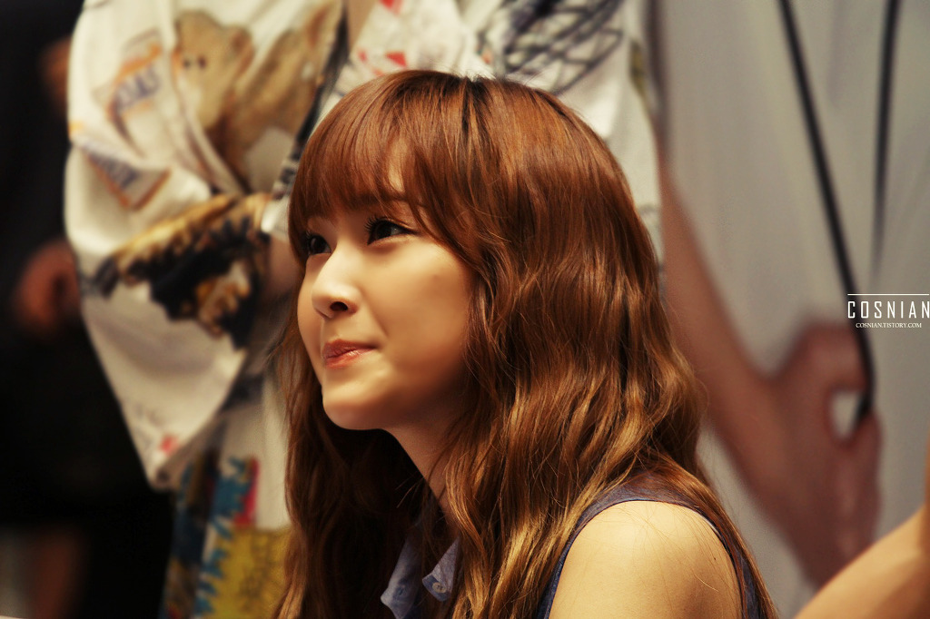 [PIC][26-05-2012]JESSICA TẠI BUỔI "FAN SIGN" CHO THƯƠNG HIỆU COMING STEP VÀO TRƯA NAY - Page 2 1137353A4FC0B65E187511