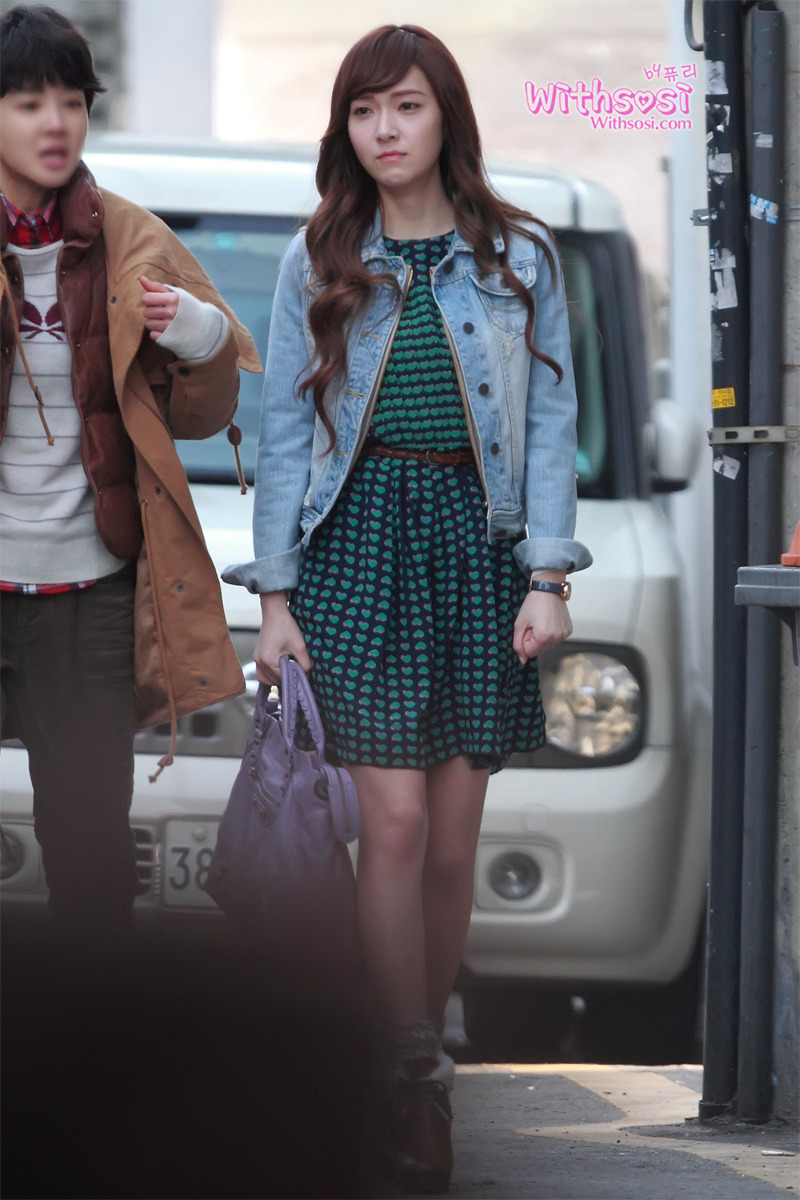 [OTHER][20-01-2012]Jessica tại trường quay của bộ phim "Wild Romance" - Page 18 174B3C3C4F3CC2A2040501