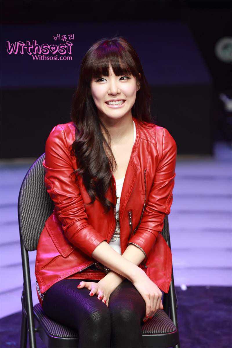 [PIC][23-01-2012]HÌNH ẢNH CỦA TIFFANY TRONG VỞ "FAME"  - Page 2 181882434EBA810C41F71D