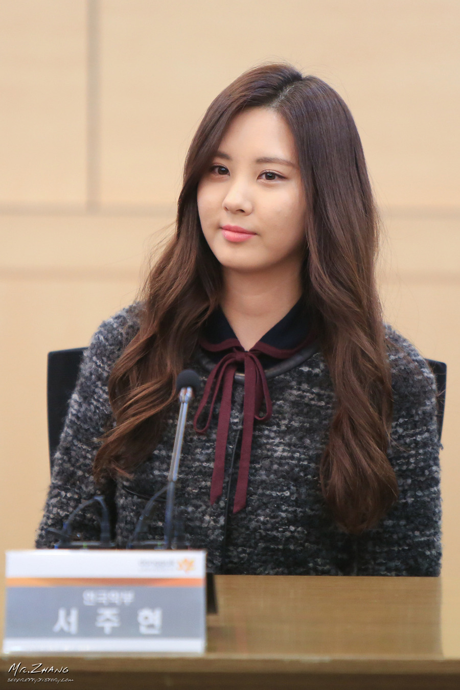 [PIC][19-11-2013]SeoHyun gửi tặng 100 triệu Won cho Trường ĐH Dongguk của cô vào trưa nay 21088A44528B340D2B6E2A