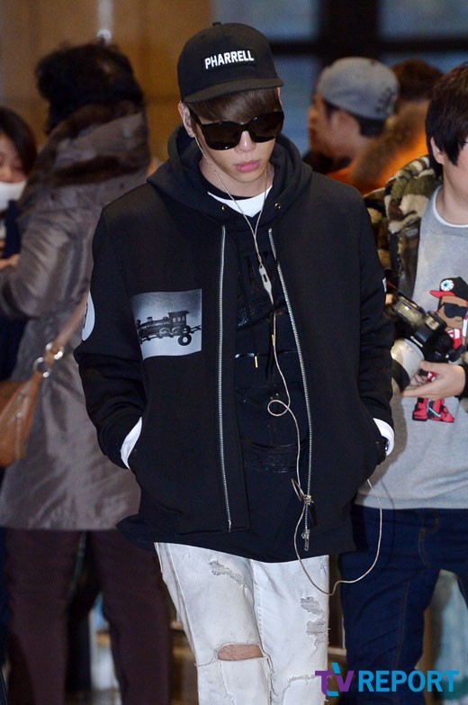 160110 Jonghyun @ Aeropuertos de Gimpo y Haneda {Rumbo a Japón} 210E18455691E81728FE56