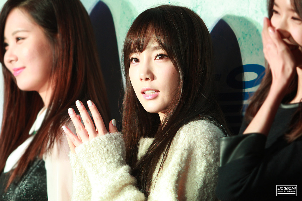 [PIC][25-10-2013]Yuri và dàn diễn viên "No Breathing" xuất hiện tại buổi công chiếu VIP vào tối nay + Tất cả các thành viên SNSD đến ủng hộ cho cô - Page 4 212EC237526DEAB5013E9D