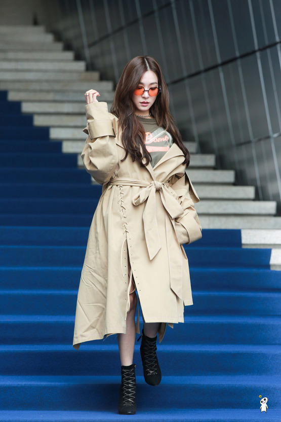 [PIC][29-03-2017]Tiffany tham dự sự kiện ra mắt BST Thu - Đông của thương hiệu "YCH" trong khuôn khổ "2017 S/S HERA Seoul Fashion Week" vào chiều nay - Page 3 214BA647590AFE7D15EC33
