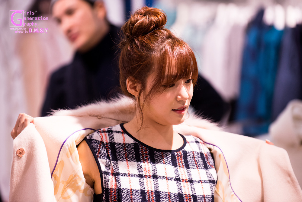 [PIC][28-11-2013]Tiffany ghé thăm cửa hàng "QUA" ở Hyundai Department Store vào trưa nay 214FD436529744D61499A2