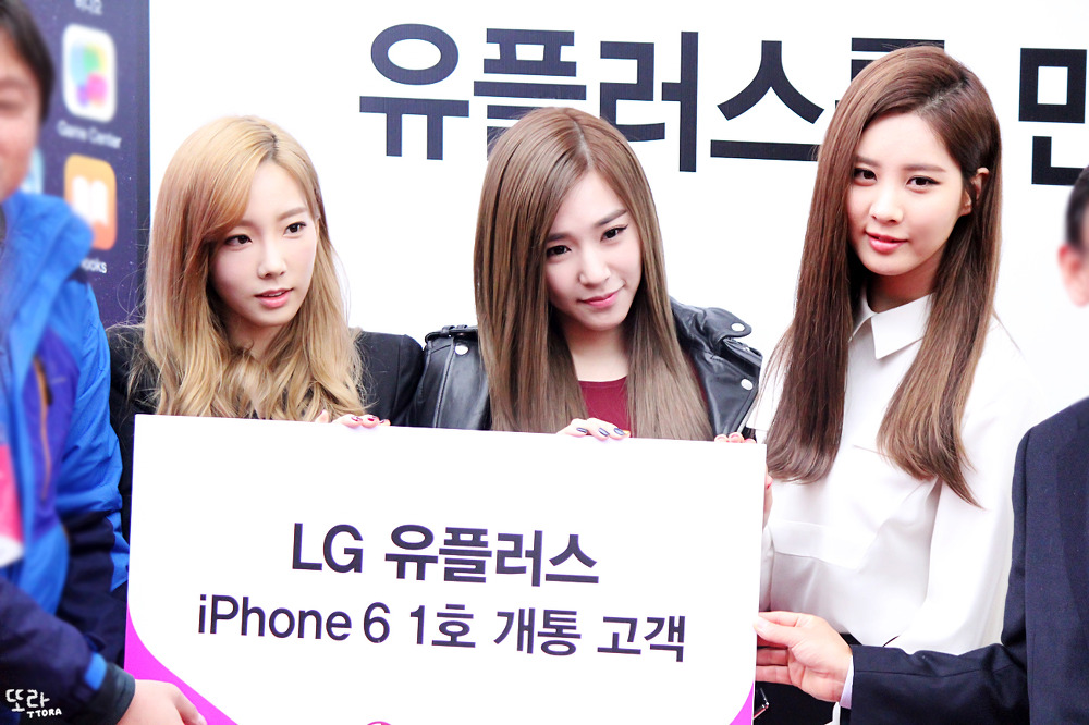 [PIC][31-10-2014]TaeTiSeo tham dự sự kiện "LG U+ iPhone 6 & 6 Plus Launching Fansign" vào sáng sớm nay - Page 2 2159F73D54549A281E0DC7