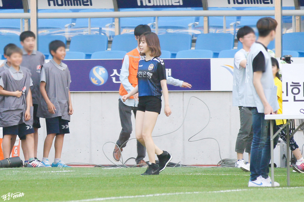[PIC][22-05-2016]Sunny tham dự sự kiện "Shinhan Bank Vietnam & Korea Festival"  tại SVĐ Incheon Football Stadium vào hôm nay 215D7936577CEA1F25F9D1
