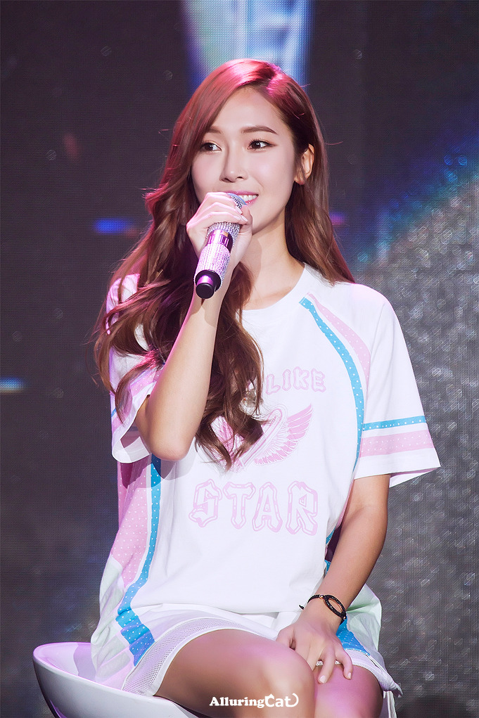 [PIC][06-09-2014]Jessica tham dự sự kiện "LI-NING Fanmeet in Guangzhou" vào tối nay - Page 11 2208BA4E5426AF942BF592