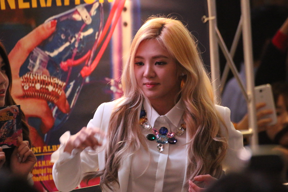 [PIC][14-03-2014]SNSD xuất hiện tại buổi fansign cho "Mr.Mr." vào tối nay  - Page 4 222C874C53247B6A1729D5