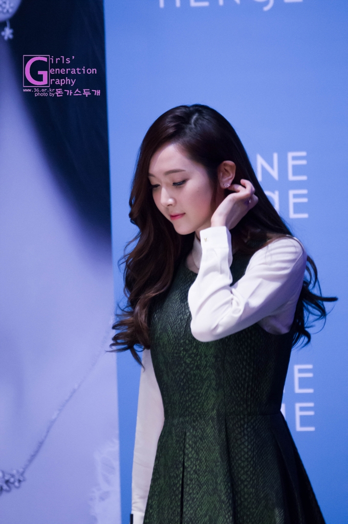 [PIC][01-12-2013]Jessica xuất hiện tại buổi fansign thứ 2 cho thương hiệu "STONEHENgE" vào trưa nay - Page 2 231D4E4D529C60B12CA21B