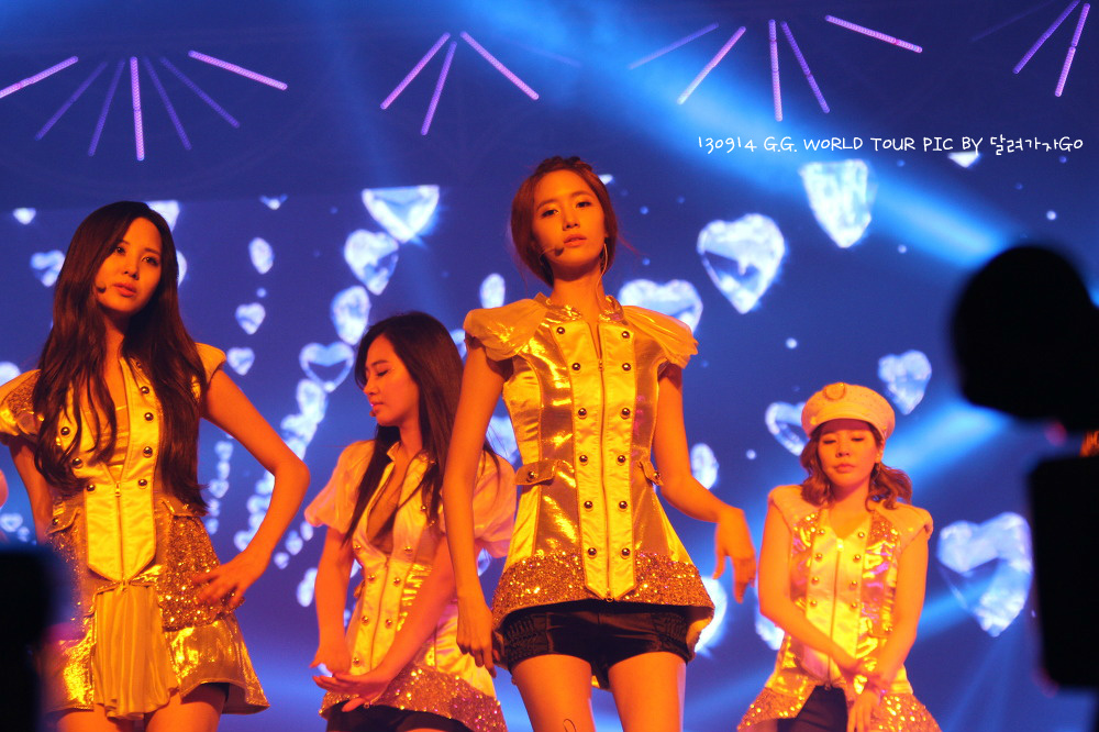 [PIC][13-09-2013]SNSD khởi hành đi Indonesia để biểu diễn "2013 Girls' Generation World Tour ~Girls & Peace~ in JAKARTA" vào chiều nay - Page 11 23711E375242F80D06BAE7