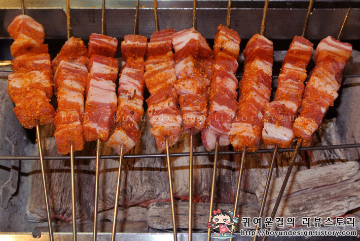 조인성도 다녀간 호우양꼬치 영등포점! 벽이 다 연예인싸인!