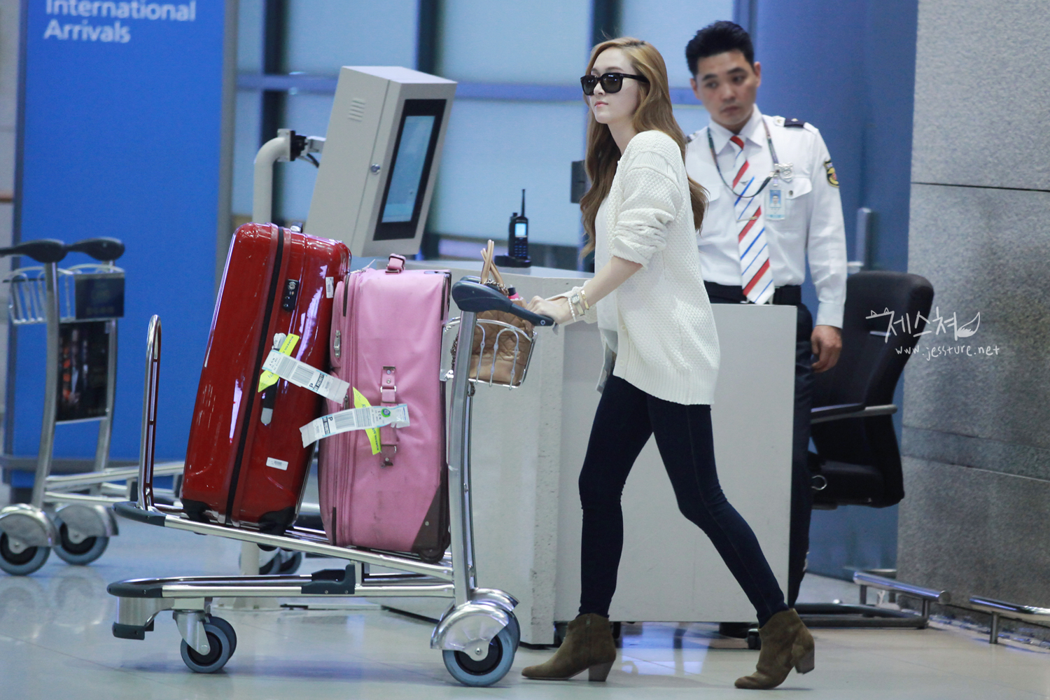 [PIC][09-05-2013]Jessica trở về Hàn Quốc vào tối nay 240C803F51AB4C6B267CDB