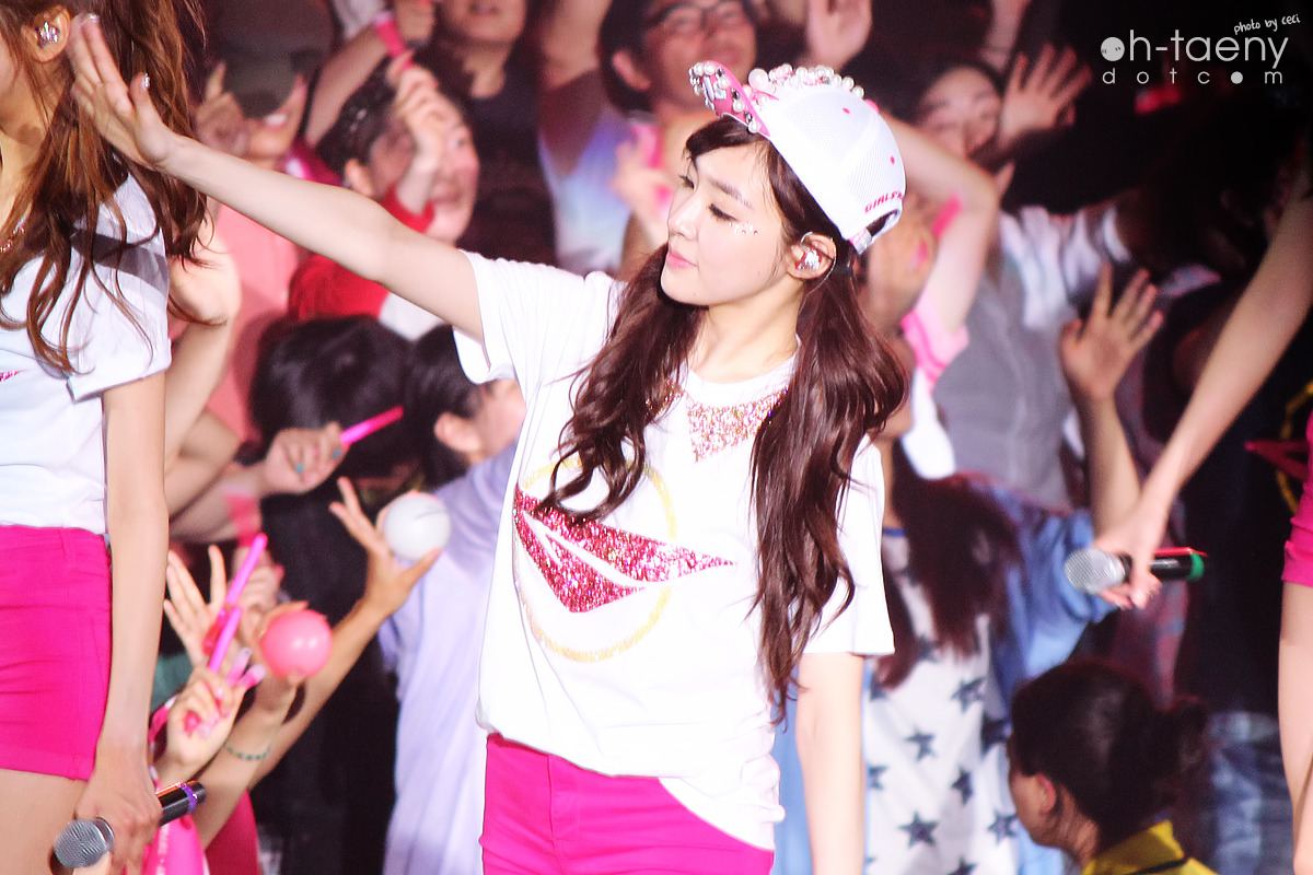 [PIC][08/09-06-2013]Hình ảnh mới nhất từ "2013 Girls' Generation's World Tour – Girls & Peace" tại Seoul, Hàn Quốc trong 2 ngày của SNSD + Selca từ hậu trường Concert của các thành viên và nhiều nghệ sĩ khác - Page 7 246CBA4B51B580873E503F