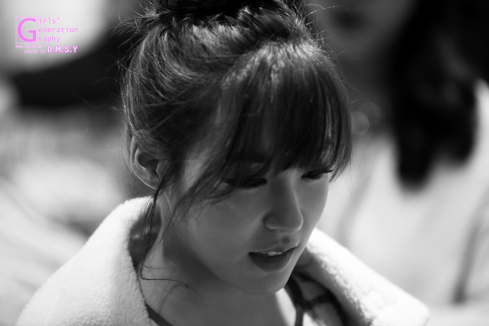 [PIC][28-11-2013]Tiffany ghé thăm cửa hàng "QUA" ở Hyundai Department Store vào trưa nay 246D843A52974541082F9C