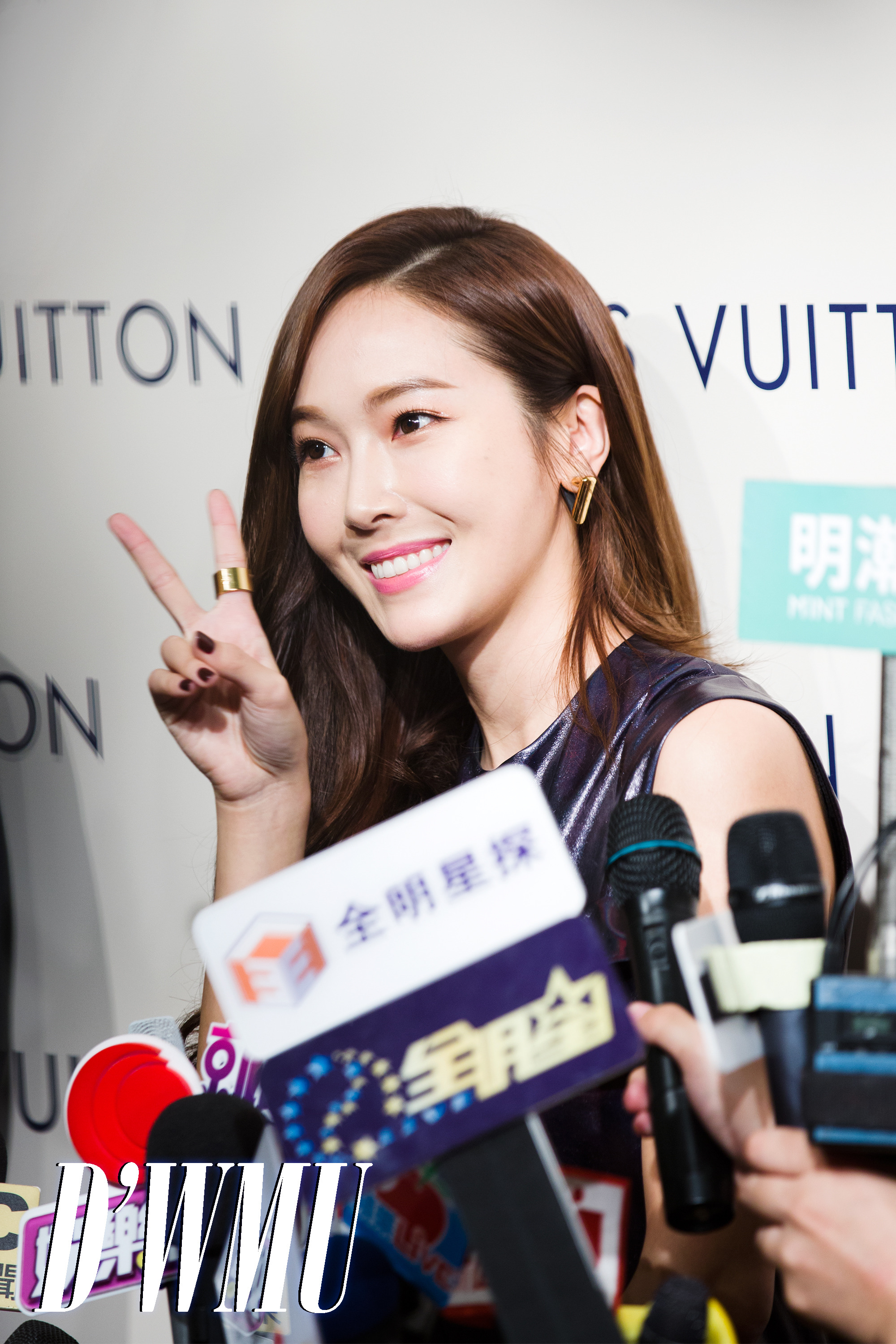 [PIC][29-09-2016]Jessica khởi hành đi Đài Bắc để tham dự sự kiện khai trương chi nhánh mới của thương hiệu "LOUIS VUITTON" vào chiều nay 2522B23457EE85A31D2F95
