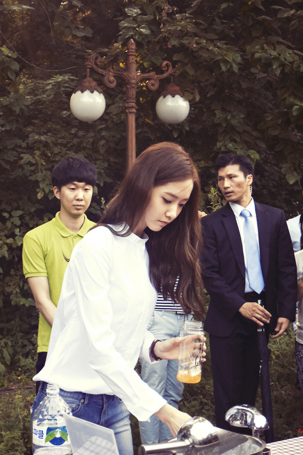 [PIC][27-09-2014]YoonA tham dự sự kiện “Innisfree PLAY GREEN Festival 2014” tại Seocho Culture & Arts Park vào chiều nay 2729C63E542743B415859F