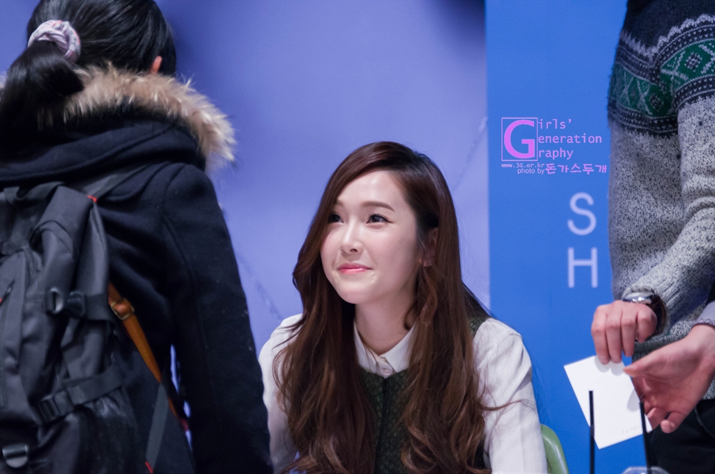 [PIC][01-12-2013]Jessica xuất hiện tại buổi fansign thứ 2 cho thương hiệu "STONEHENgE" vào trưa nay - Page 2 27624850529C6100318AA5