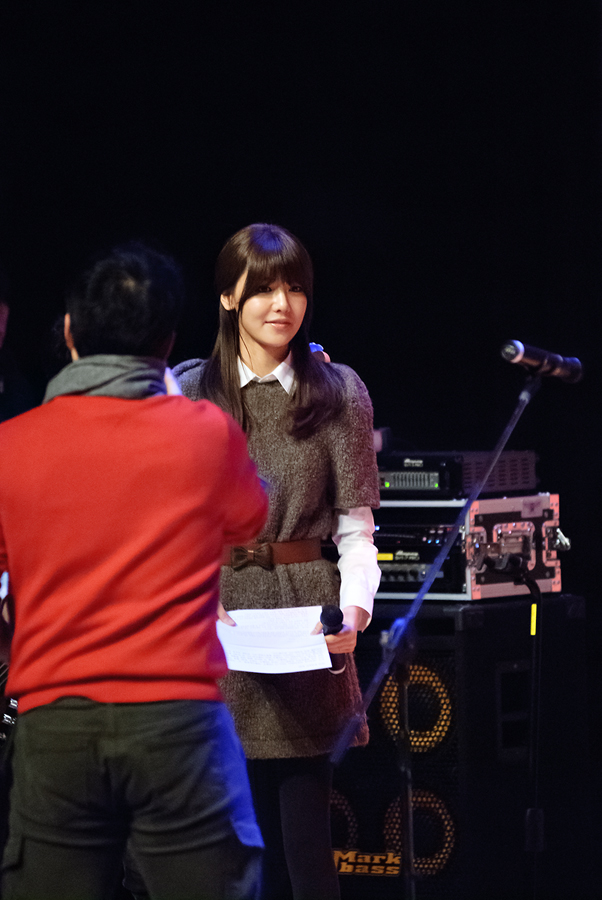 [PICs][1.12.12] Sooyoung - MC @ Story of Exit No.4  02080E3350BCA6A61CAED8