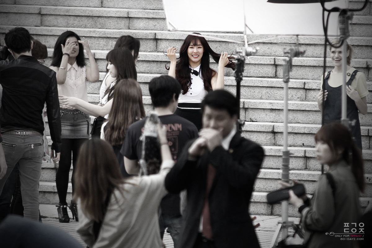[PIC][10-10-2013]TaeTiSeo ghi hình cho "Korea's Ministry of Culture, Sports and Tourism" tại trường ĐH Kyung Hee vào chiều nay 21059F42525D33991FDA62