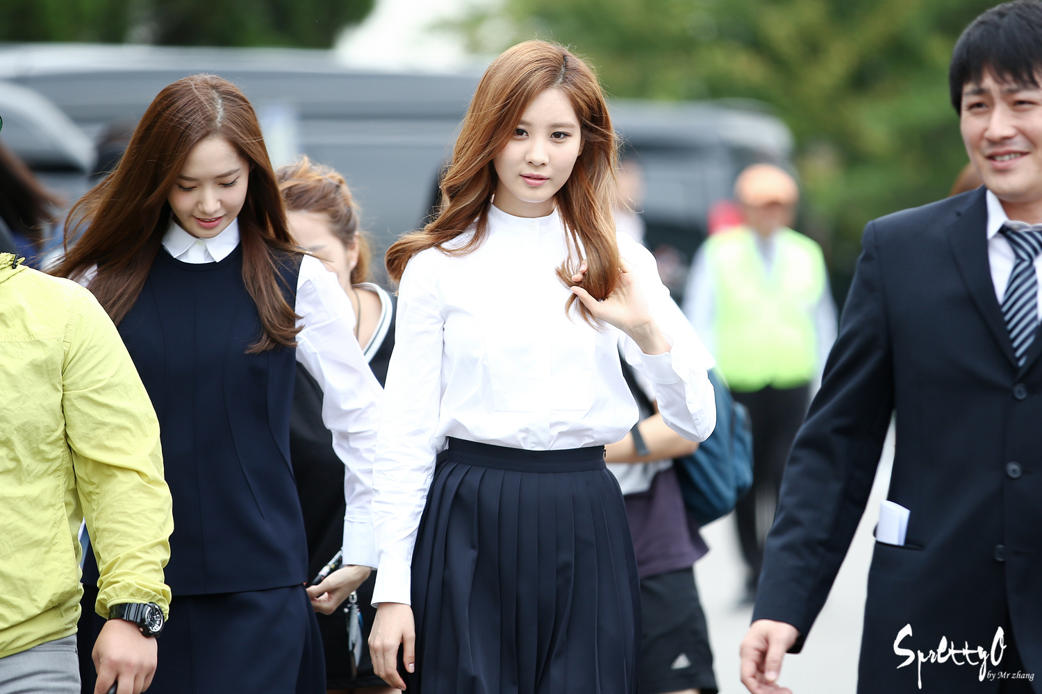 [PIC][17-09-2014]YoonA và SeoHyun tham dự Lễ bổ nhiệm Đại sứ cho trường ĐH Dongguk vào trưa nay 2178123B54197534184AF5