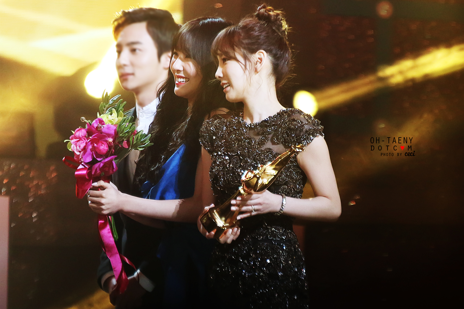 [PIC][16-01-2014]Hình ảnh từ "JTBC 28th Golden Disk Award" của MC TaeYeon và Tiffany vào tối nay + SNSD giành chiến thắng với 2 giải thưởng - Page 3 22703A4F52DD04A40432EE