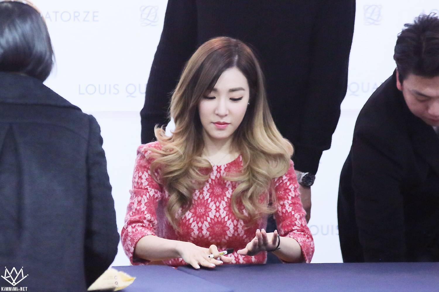 [PIC][27-11-2015]TaeTiSeo tham dự buổi Fansign cho thương hiệu "Louis Quartoze" tại Lotte Department Store Busan vào chiều nay - Page 6 2442CA3A56A75B920EEF7C