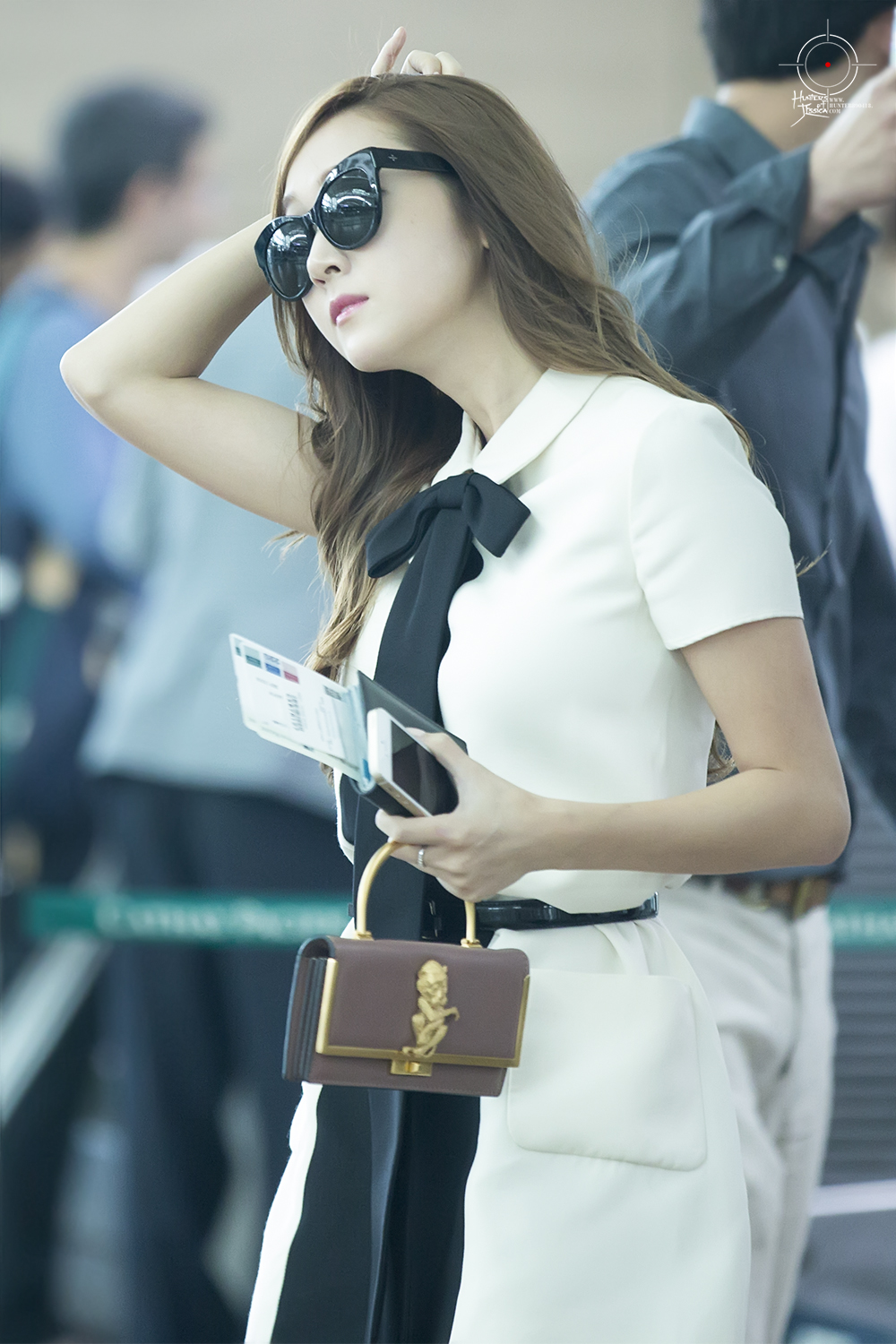 [PIC][04-09-2014]Jessica xuất phát đi Hồng Kông để tham dự sự kiện của thương hiệu "Valentino" vào chiều nay - Page 3 244FD24A54159B0904AF34