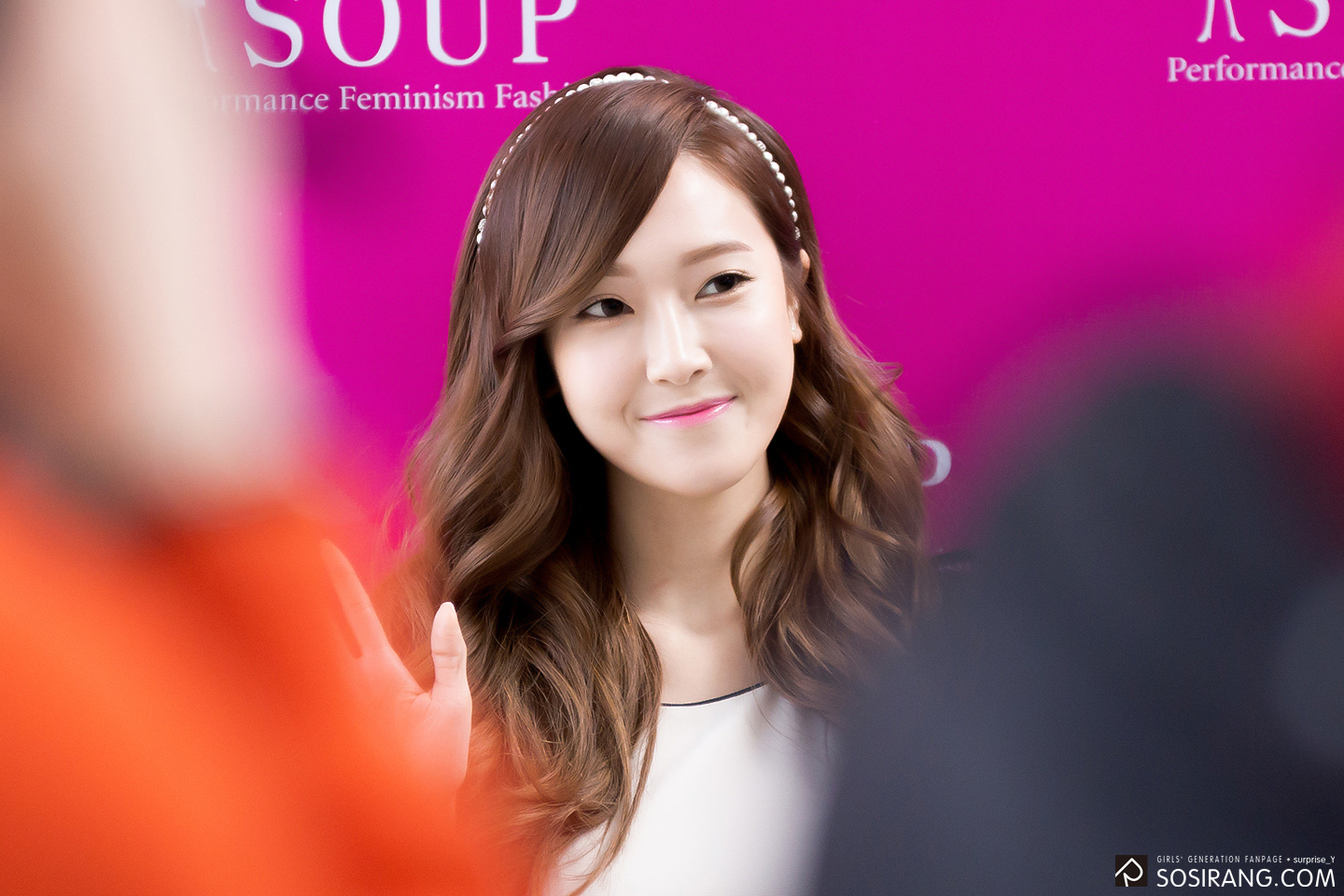 [PIC][04-04-2014]Jessica tham dự buổi fansign cho thương hiệu "SOUP" vào trưa nay - Page 2 256FC74C533FFDC72127A4
