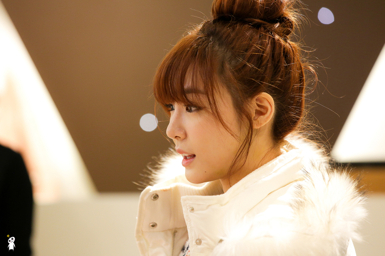 [PIC][28-11-2013]Tiffany ghé thăm cửa hàng "QUA" ở Hyundai Department Store vào trưa nay - Page 2 2653C83D52980C840DF029