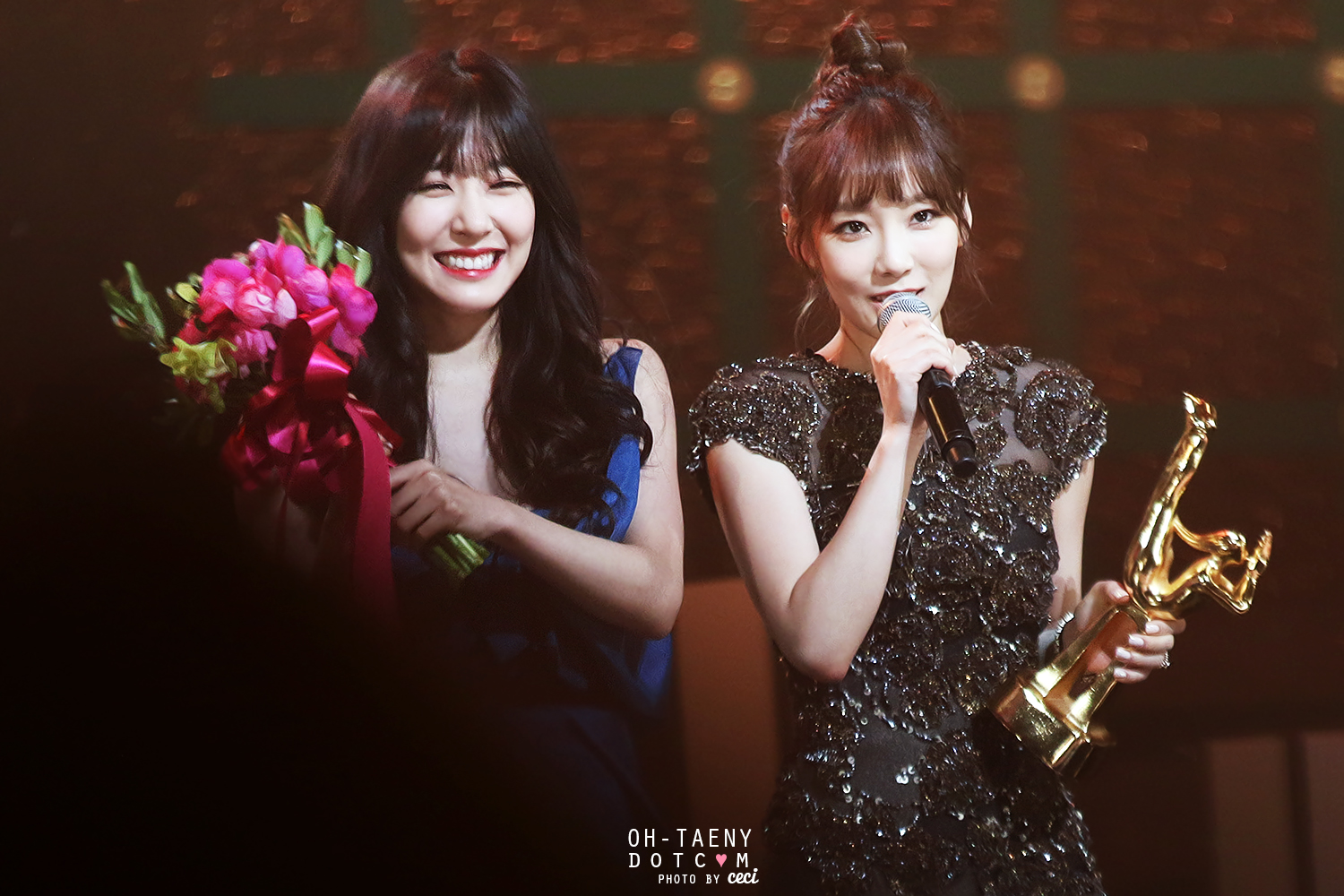 [PIC][16-01-2014]Hình ảnh từ "JTBC 28th Golden Disk Award" của MC TaeYeon và Tiffany vào tối nay + SNSD giành chiến thắng với 2 giải thưởng - Page 3 2709B34F52DD04AE372897